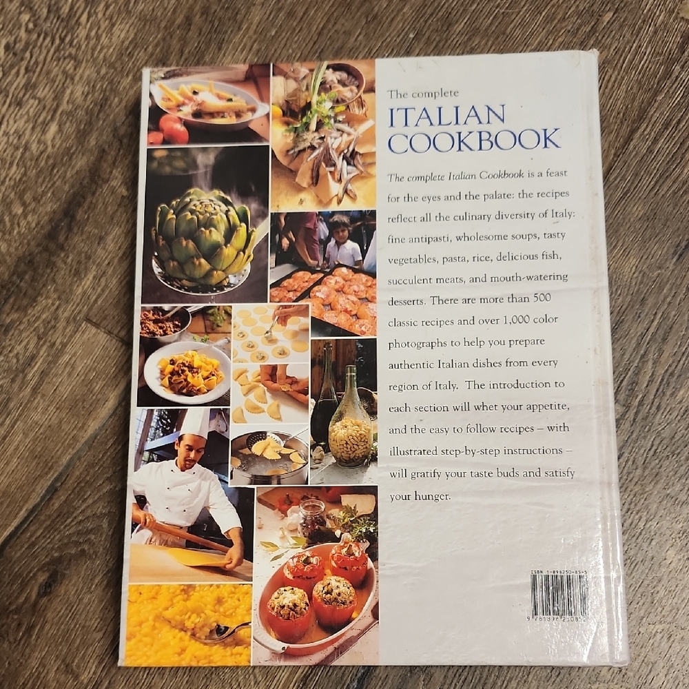 The Complete Italian Cookbook - White & Blue Cover - Picture 3 of 12